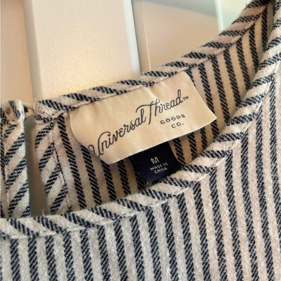 Universal Threads Top - Picture 3 of 3